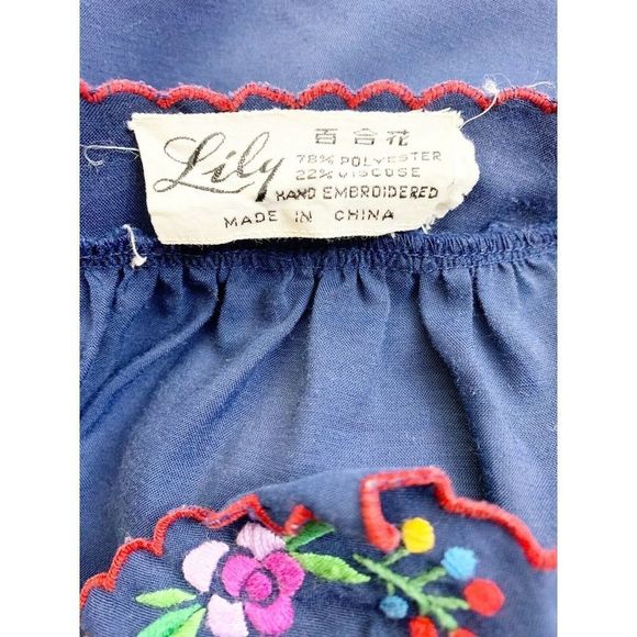Vtg Hand Embroidered Floral Peasant Top  Rich Blue - Picture 8 of 8